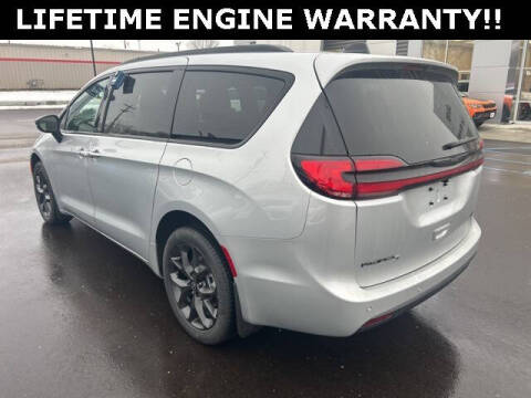 2026 Chrysler Pacifica Select