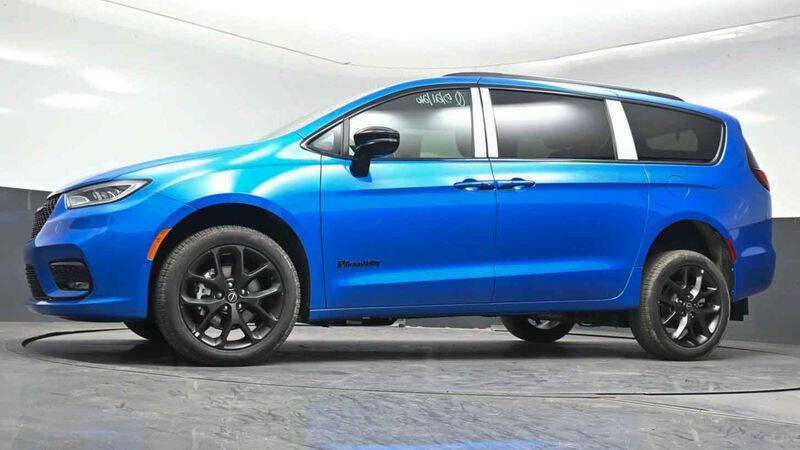 2026 Chrysler Pacifica Select