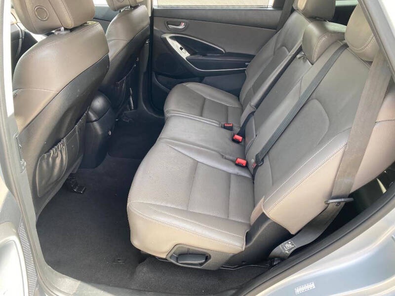 2017 Hyundai Santa Fe SE