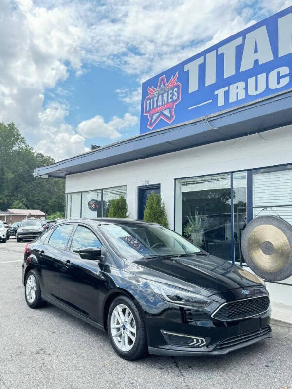 2016 Ford Focus SE's photo