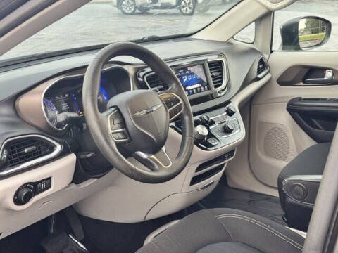 2020 Chrysler Voyager LX