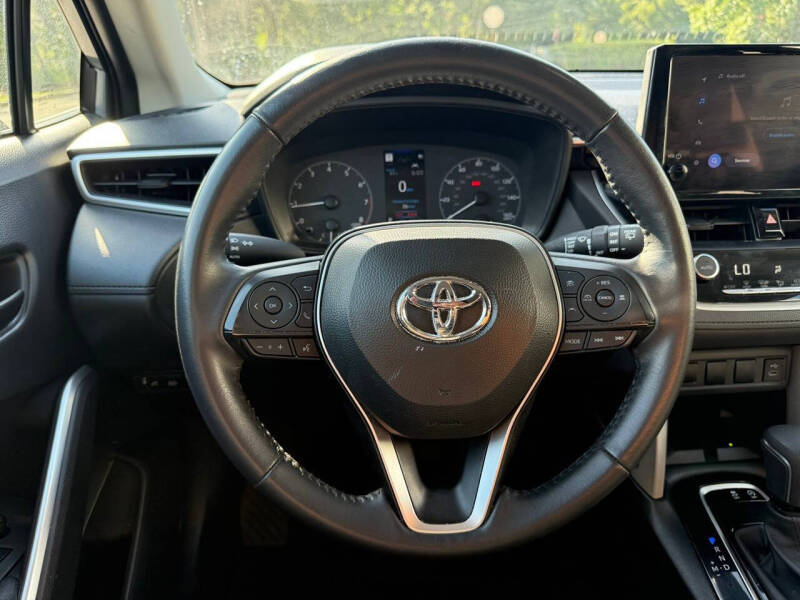2024 Toyota Corolla Cross LE