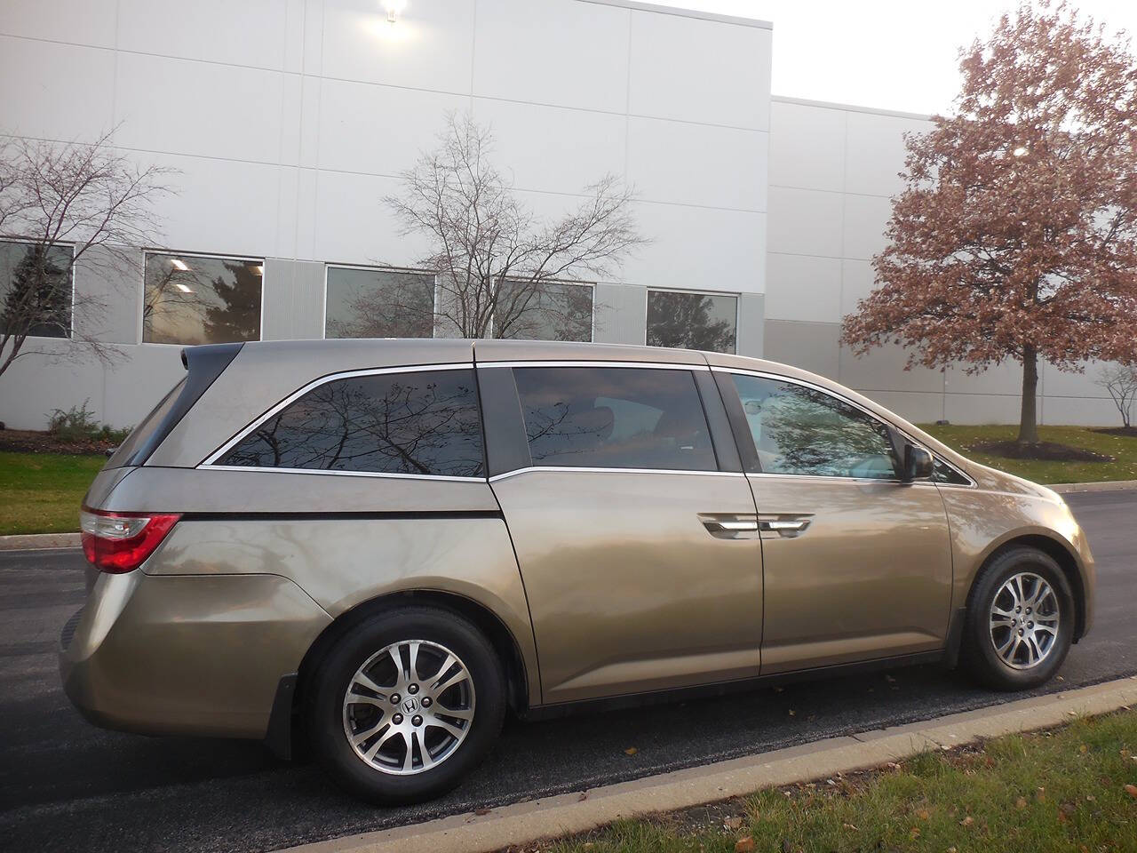 2011 Honda Odyssey for sale at Genuine Motors in Schaumburg, IL