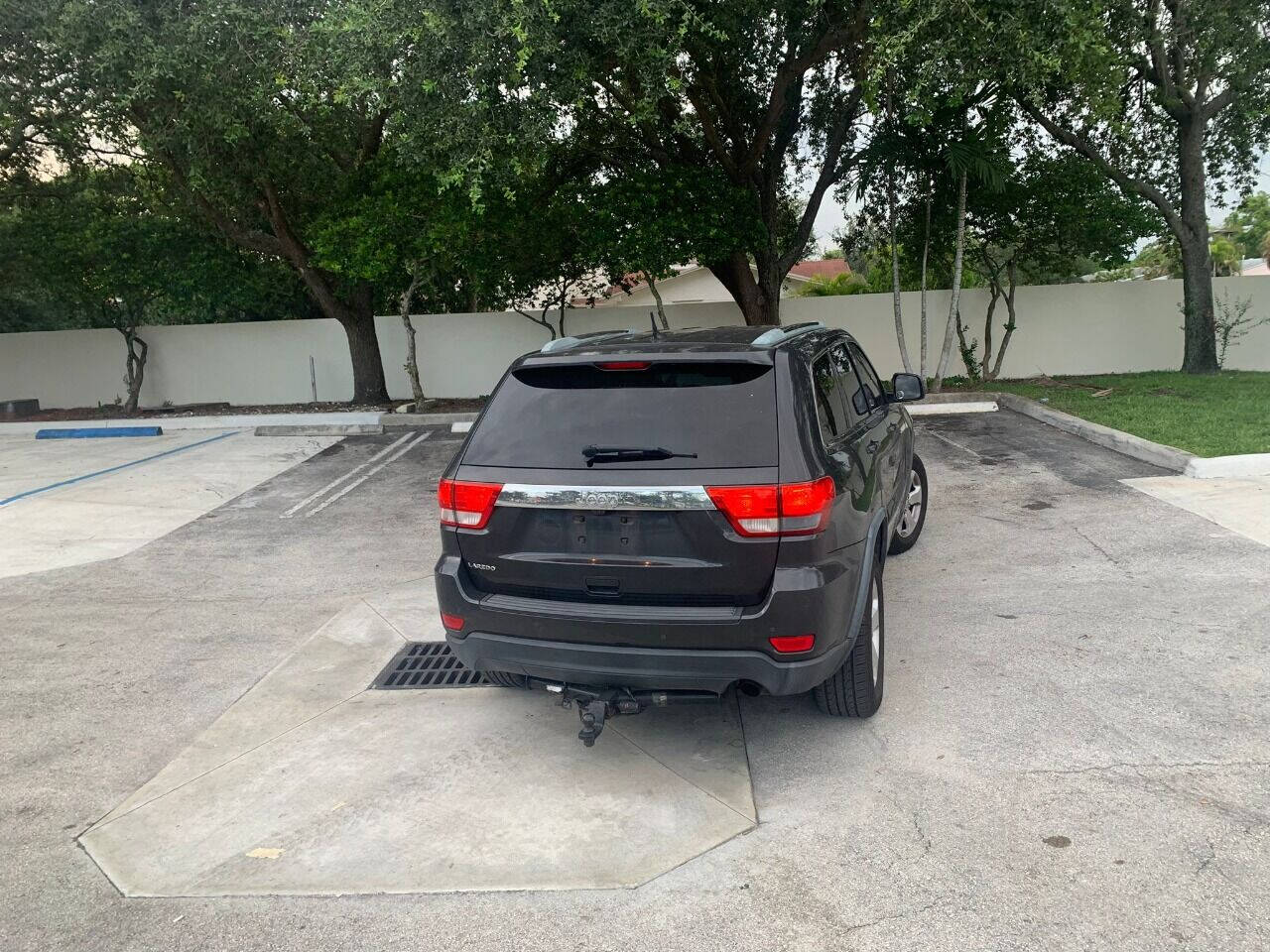 2011 JEEP Grand Cherokee SUV / Crossover - $9,500