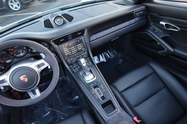 2015 Porsche 911 Carrera GTS