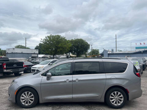 2017 Chrysler Pacifica Touring Plus