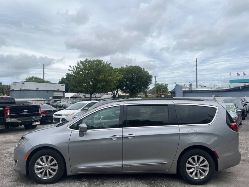 2017 Chrysler Pacifica Touring Plus