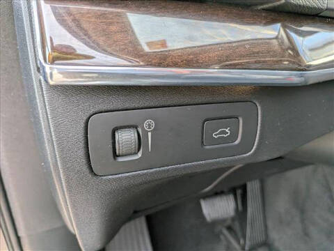 2016 Volvo XC90 T6 Momentum