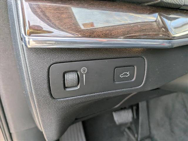 2016 Volvo XC90 T6 Momentum