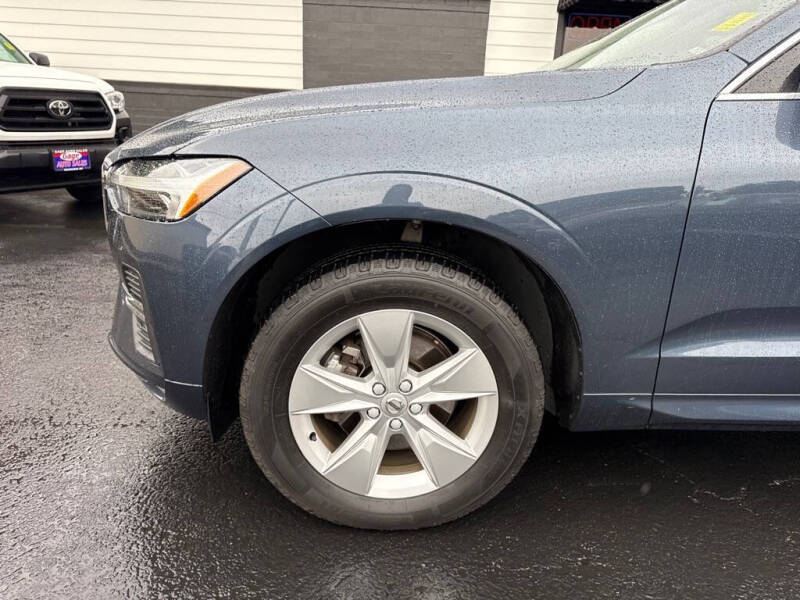 2022 Volvo XC60 B5 Momentum