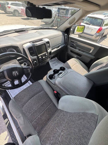 2016 RAM 1500 SLT