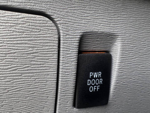 2013 Toyota Sienna XLE 7-Passenger Auto Access Seat