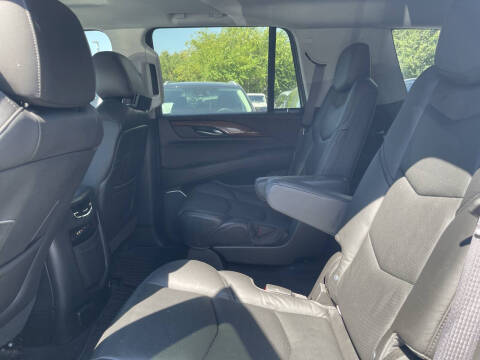 2016 Cadillac Escalade Luxury Collection