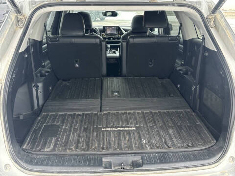 2022 Toyota Highlander Hybrid XLE