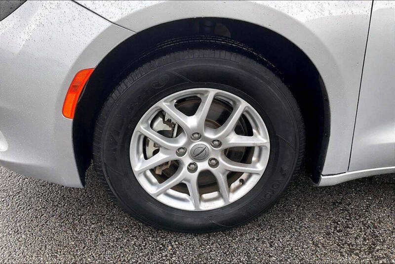 2023 Chrysler Voyager LX