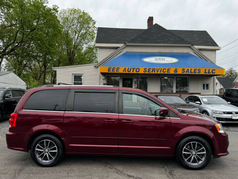 2017 Dodge Grand Caravan for sale at EEE AUTO SERVICES AND SALES LLC - CINCINNATI in Cincinnati OH