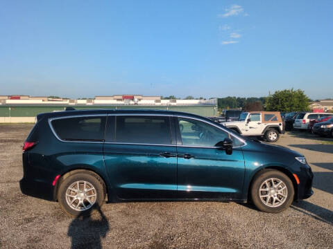 2025 Chrysler Pacifica Select