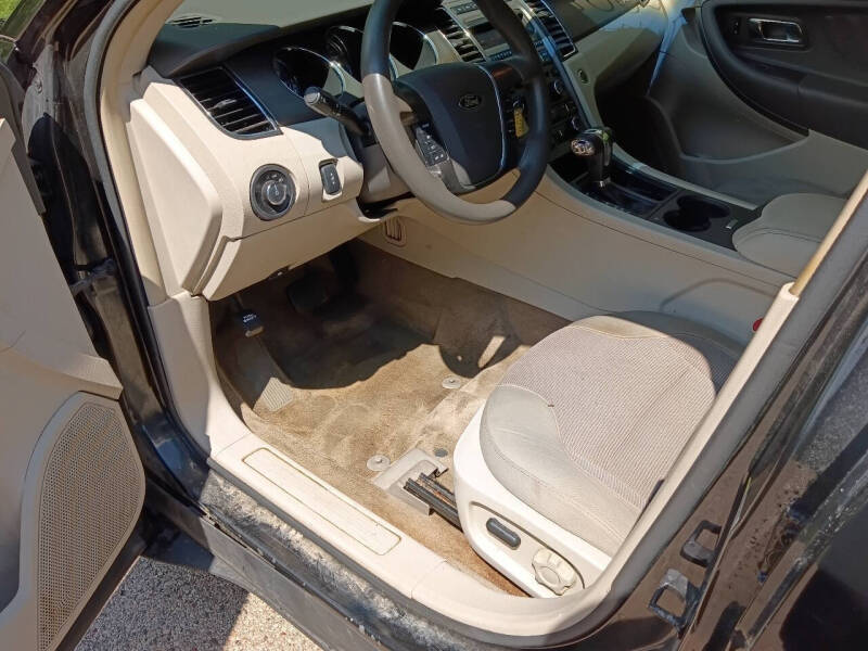 2012 Ford Taurus SE