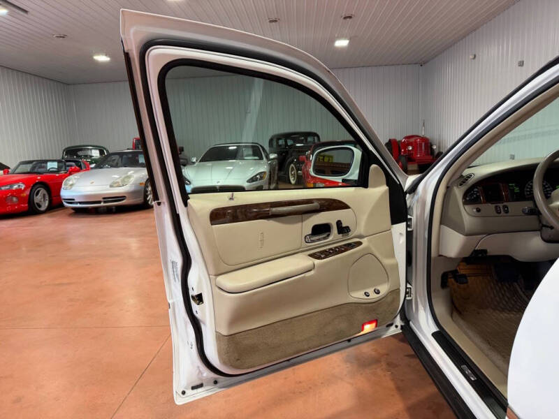 2002 Lincoln Town Car Executive