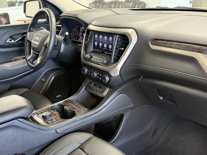 2022 GMC Acadia Denali