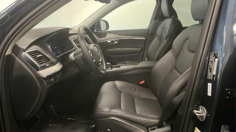 2025 Volvo XC90 B5 Core Bright Theme