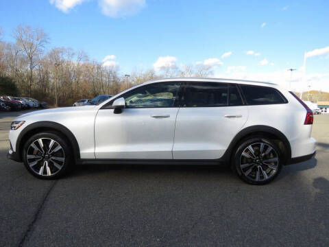 2022 Volvo V60 Cross Country T5