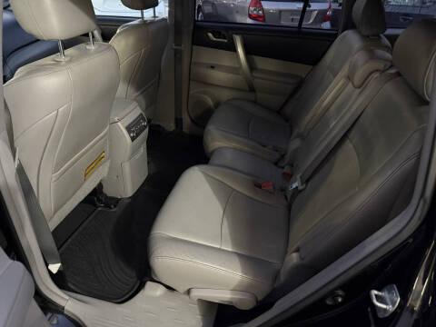 2013 Toyota Highlander SE