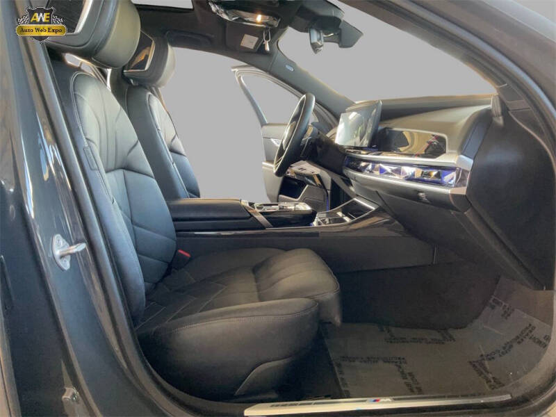 2023 BMW 7 Series 740i