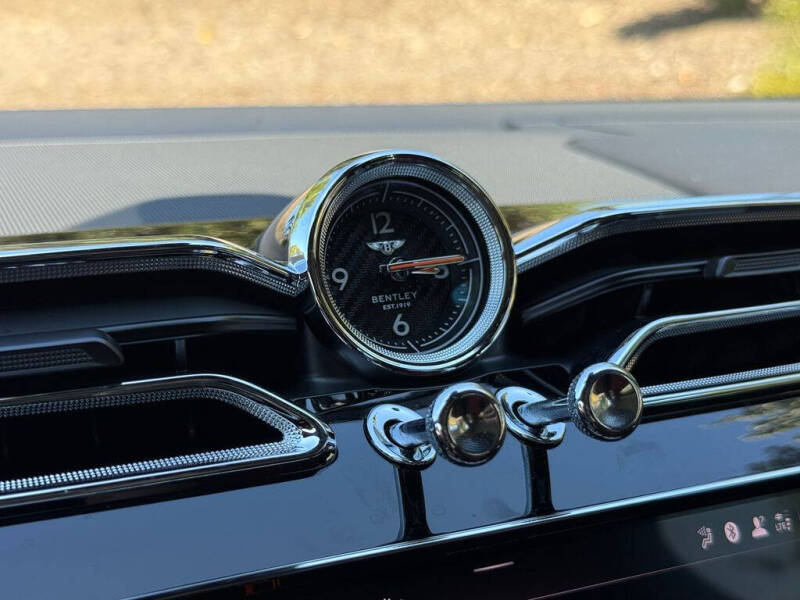 2024 Bentley Bentayga V8