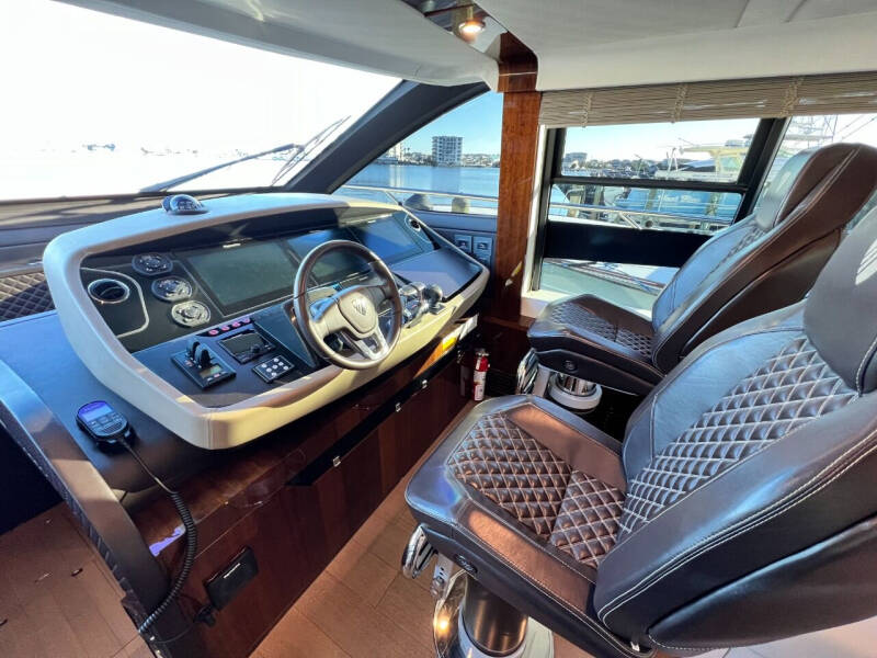 2020 Fairline Squadron