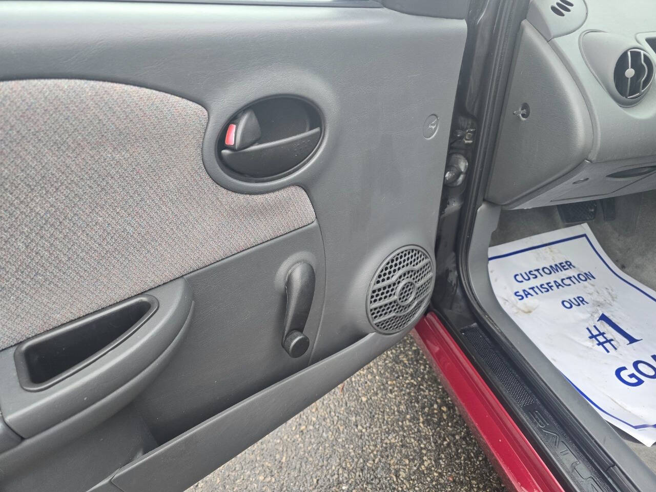 2004 Saturn Ion for sale at QUEENSGATE AUTO SALES in York, PA