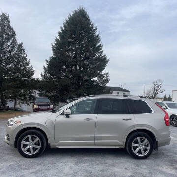 2016 Volvo XC90 T8 eAWD Momentum