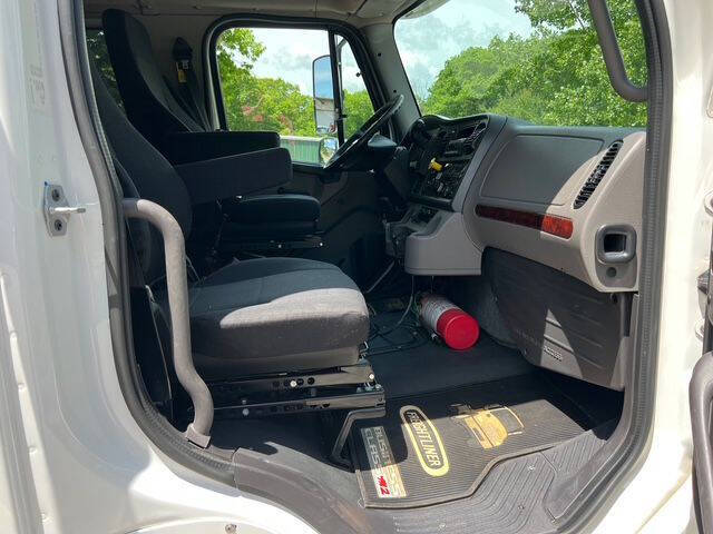 2023 Freightliner M2 106