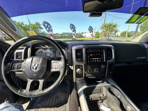 2017 RAM 1500 SLT