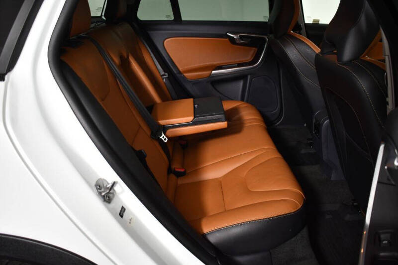 2015 Volvo V60 Cross Country T5