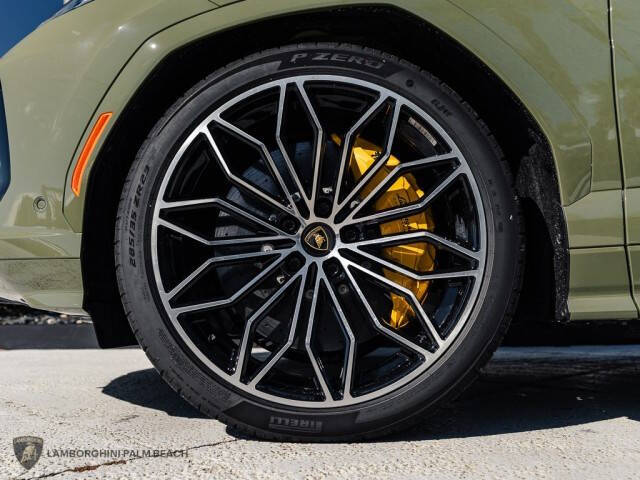 2025 Lamborghini Urus SE