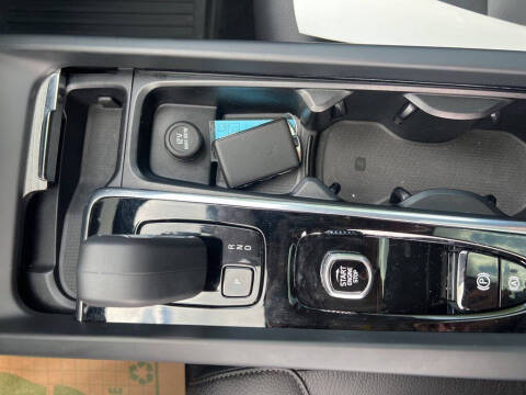 2025 Volvo XC60 T8 Plus Dark Theme