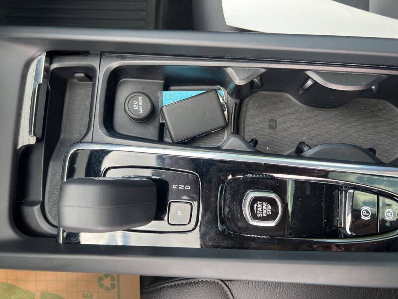 2025 Volvo XC60 T8 Plus Dark Theme