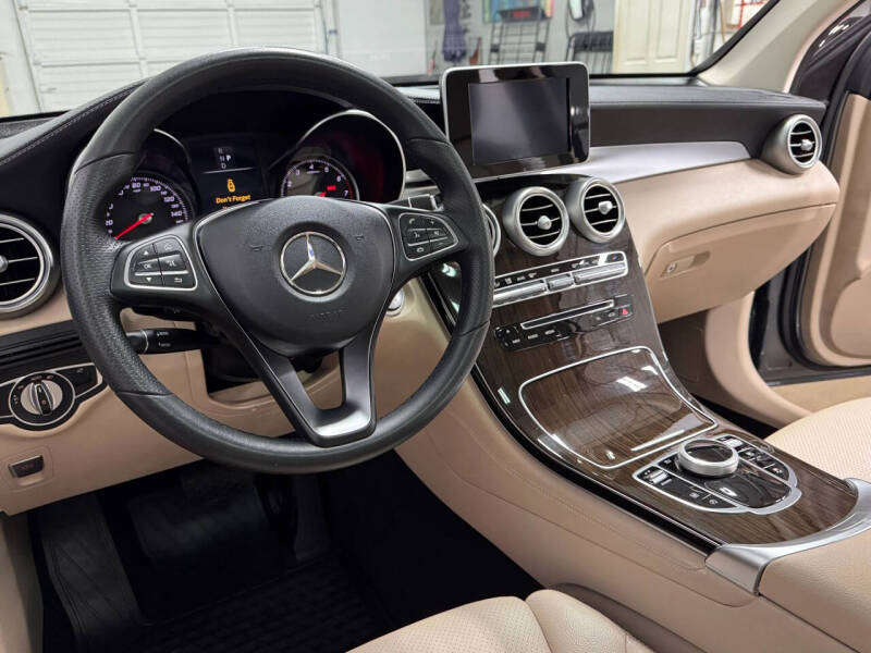 2017 Mercedes-Benz GLC GLC 300