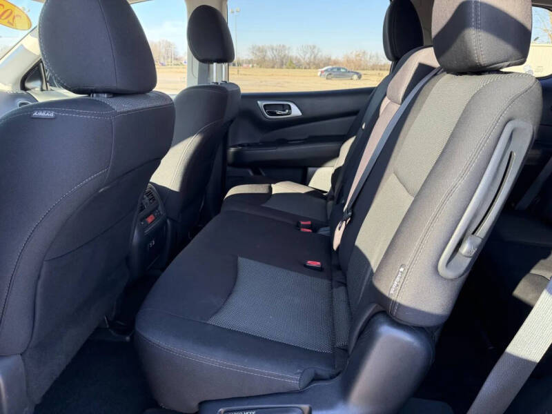 2020 Nissan Pathfinder SV