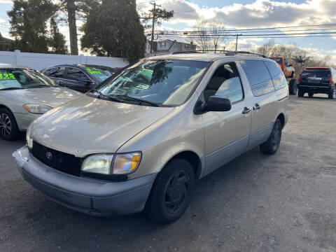 2000 Toyota Sienna LE