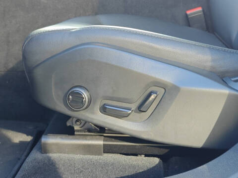 2025 Volvo XC60 B5 Core Dark Theme