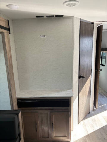 2025 Gulfstream 236RL