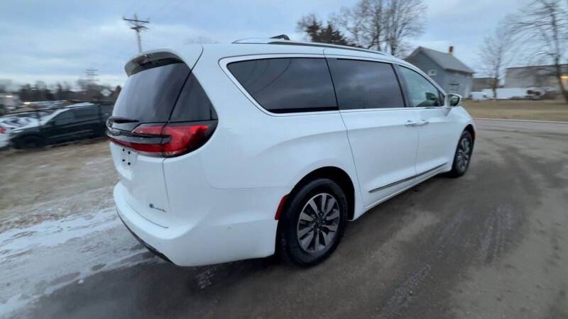 2021 Chrysler Pacifica Hybrid Limited photo 5