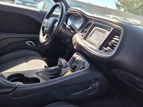 2015 Dodge Challenger SXT