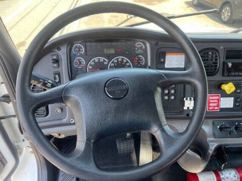 2015 Freightliner M2 106