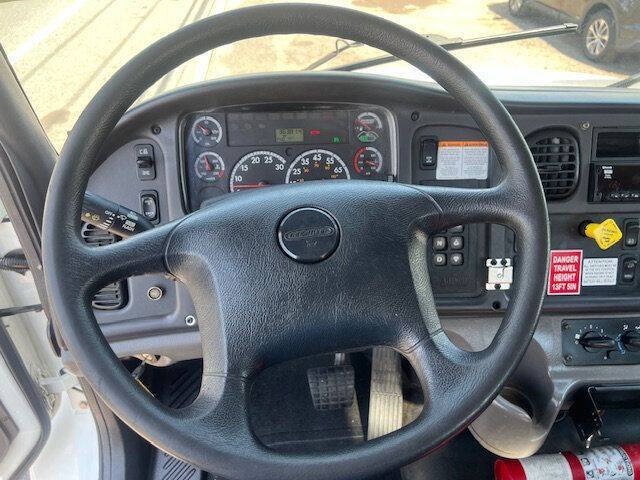 2015 Freightliner M2 106