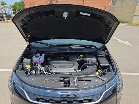 2027 Chrysler Pacifica Select