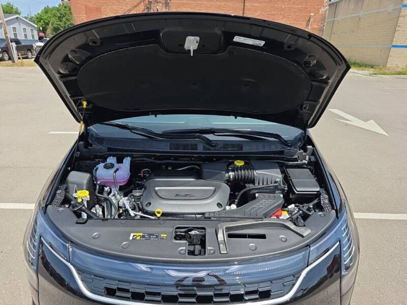 2027 Chrysler Pacifica Select