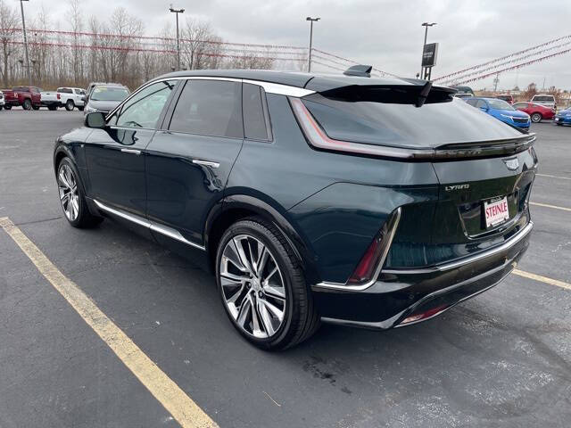 2024 Cadillac LYRIQ Luxury 3